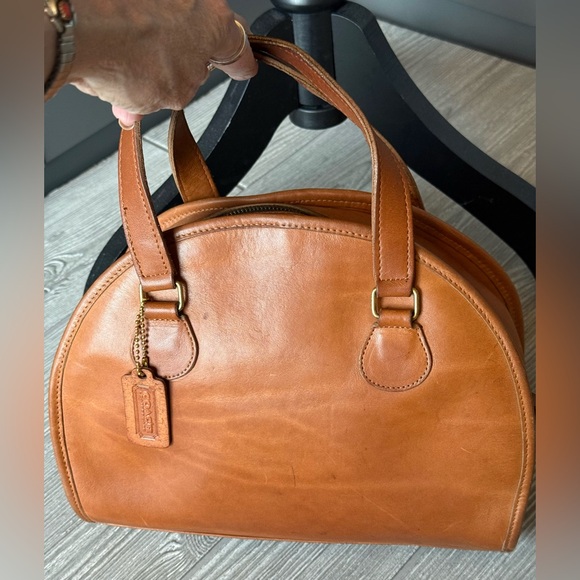 Vintage Chadwick Bowler Bag 012-3445 in British tan. Crossbody/dual short handle - Picture 3 of 16